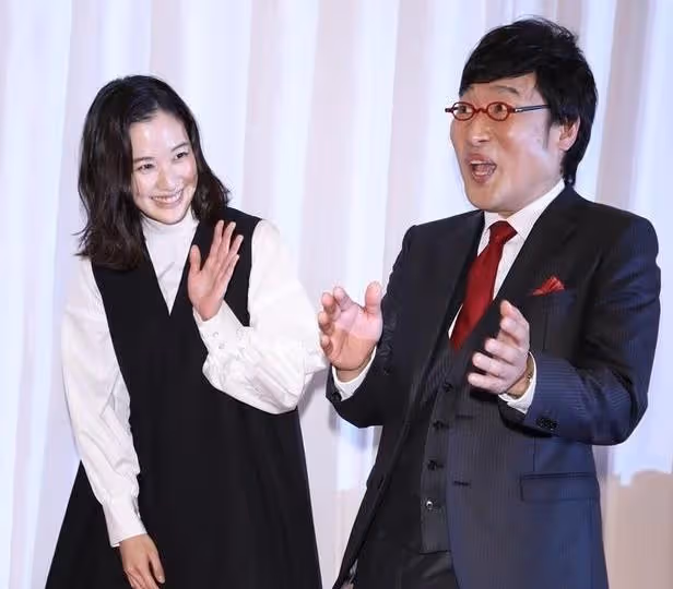 36歲蒼井優產女,女兒會繼承爸爸的喜劇天賦、還是媽媽的演技?