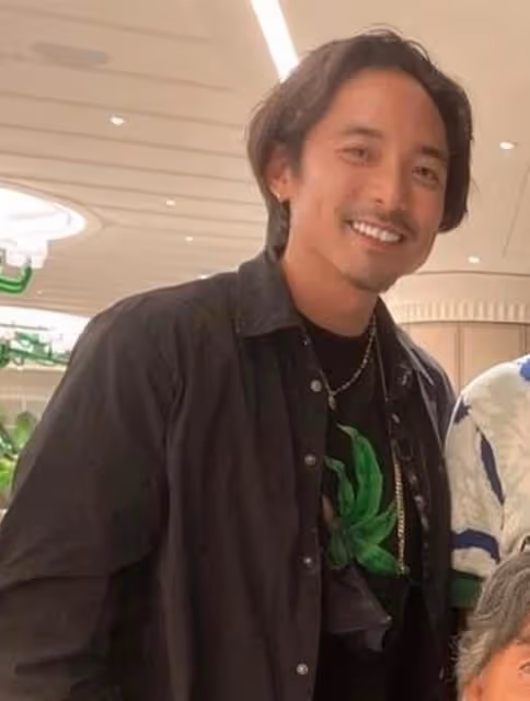 葉倩文離港大半年終回家,與繼子團聚心情好,林子祥比剪刀手賣萌