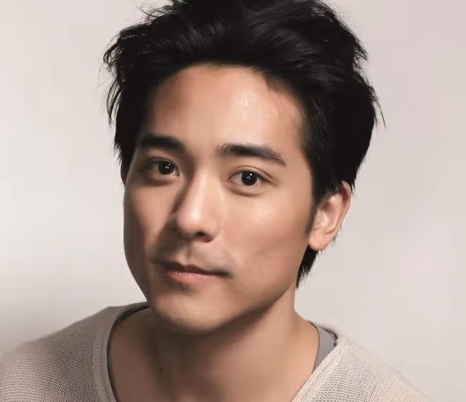 葉倩文離港大半年終回家,與繼子團聚心情好,林子祥比剪刀手賣萌