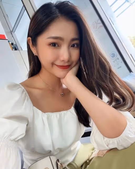 27歲美女主持發生車禍!低頭看導航撞上貨車,多處受傷滲血險毀容