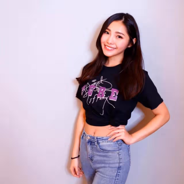 27歲美女主持發生車禍!低頭看導航撞上貨車,多處受傷滲血險毀容