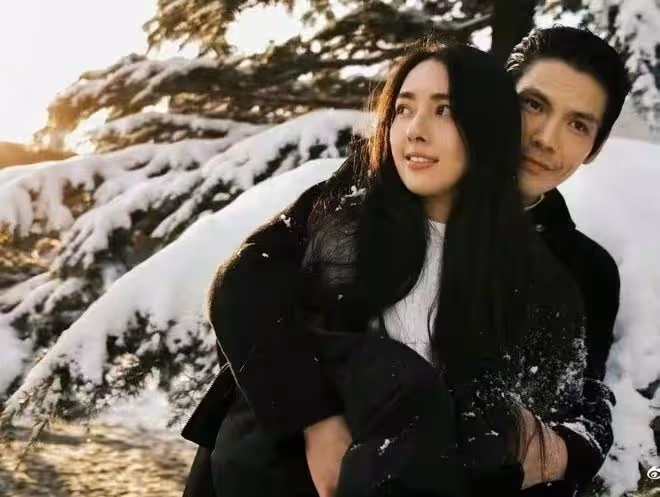 小胡靜曬美照回應當三，否認插足向佐婚姻，稱兩人結婚前就已認識