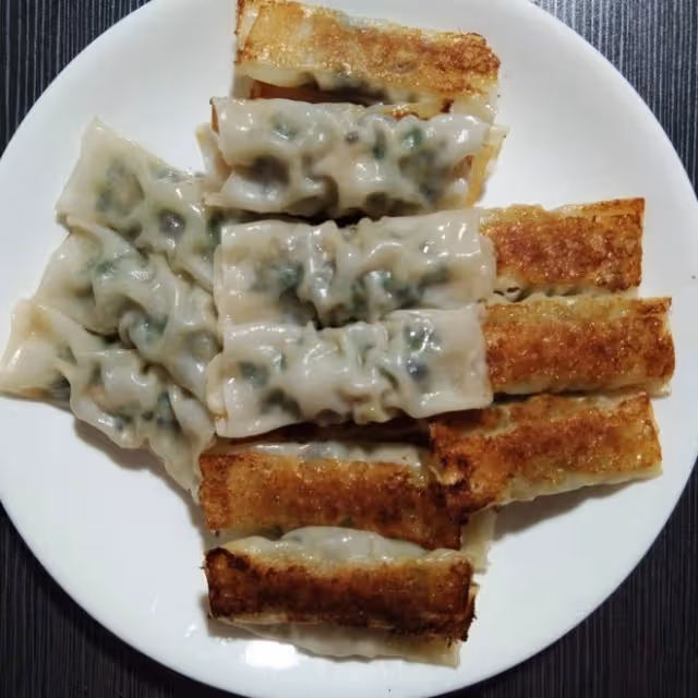 歷史上包法最簡單的鍋貼～沒有之一                           韭菜蝦仁餛飩皮鍋貼