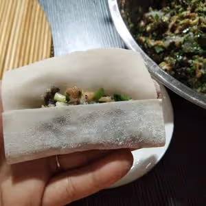 歷史上包法最簡單的鍋貼～沒有之一                           韭菜蝦仁餛飩皮鍋貼