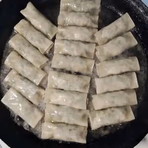 歷史上包法最簡單的鍋貼～沒有之一                           韭菜蝦仁餛飩皮鍋貼