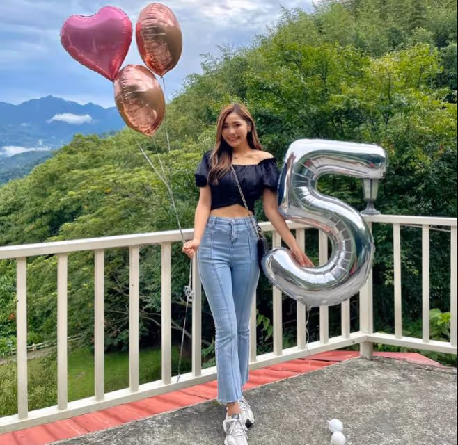 27歲女星楊凈宇騎摩托出意外！撞上大貨車受傷，褲子磨破傷口出血