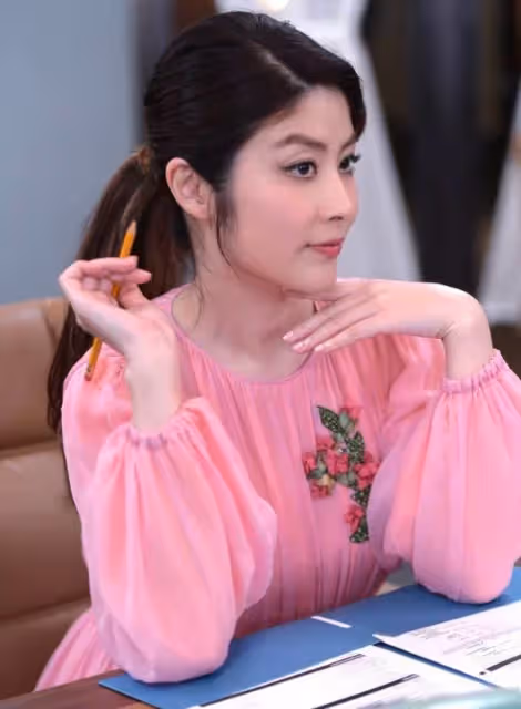 她被稱為「最有錢歌后」！贈兒子45億財產　卻給了兩個女兒「一把手術刀」成為她一生的痛