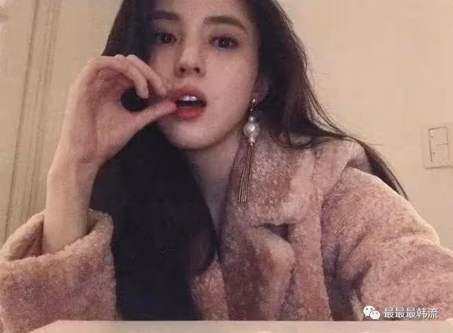她……在向外界求救？