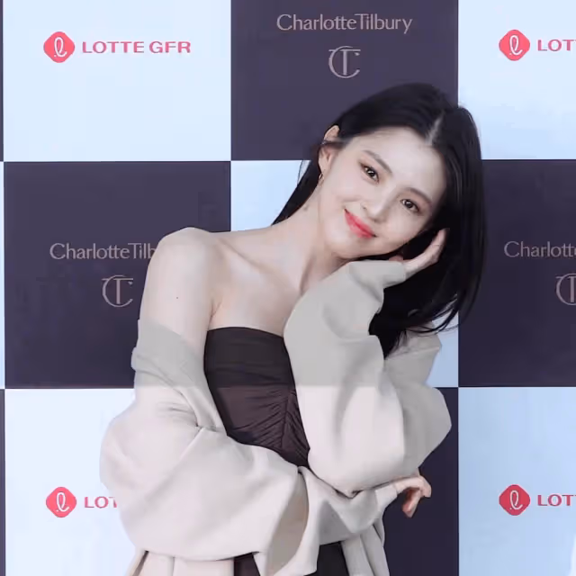 她……在向外界求救？
