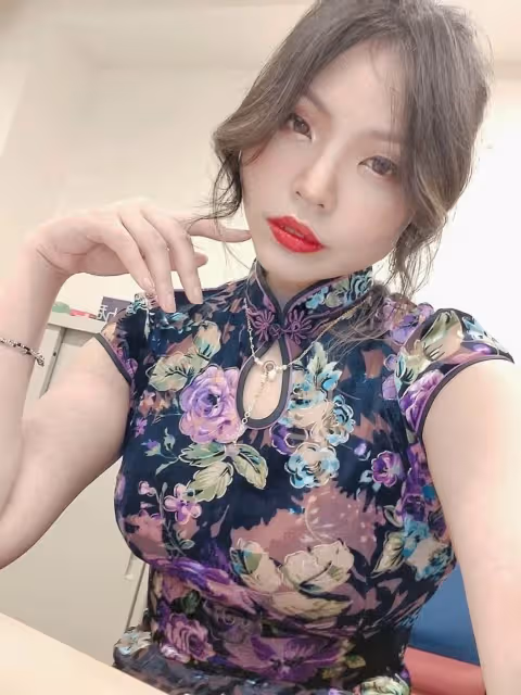 大方認了下海,女星坦承交手過上萬名男客,自曝心酸過往好歹我不偷不搶:沒對不起誰