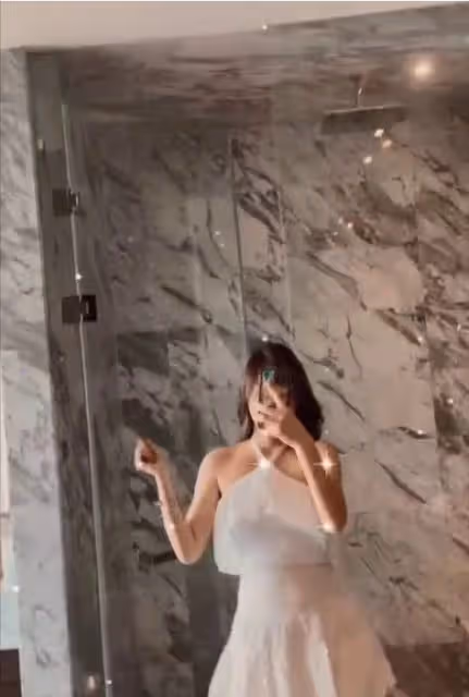 29歲TVB「長腿女神」婚後首次旅行,曬性感泳衣照被贊是水中天使