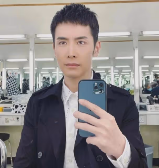 內地高人氣!TVB上位小生憑帥氣長相吸粉,網上直播觀看人數上萬