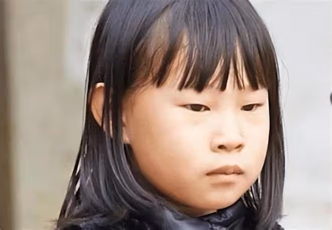 小瀋陽曬女兒寫真,15歲沈佳潤高級臉氣場十足,被贊撞臉韓國巨星