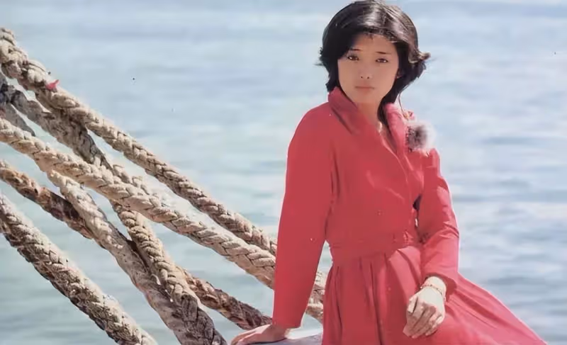 山口百惠:最紅的年紀嫁給三浦友和,隱退40餘年,63歲當奶奶了