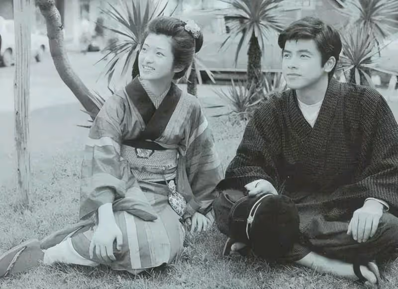 山口百惠:最紅的年紀嫁給三浦友和,隱退40餘年,63歲當奶奶了
