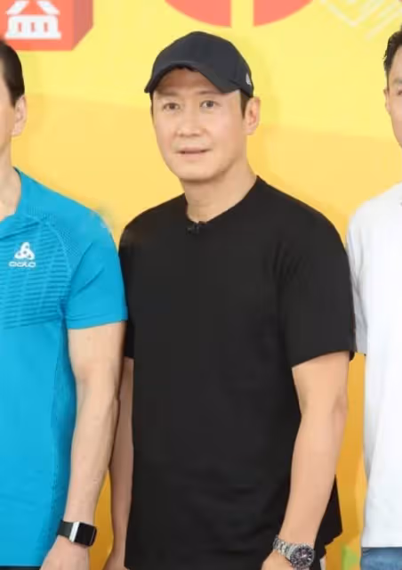 54歲黎明近照曝光!身材「發福」變油膩阿貝,曾是「四大天王」中最帥,今形象大變認不出
