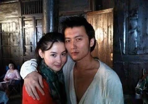 看51歲王菲身材,再看40歲張柏芝身材,網友:謝霆鋒到底怎麼想的