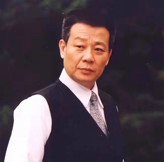 67歲寇世勛,坐擁「雙妻」享齊人之福,他人艷羨不已,花甲年卻吐心聲:來世絕不會再娶2個老婆