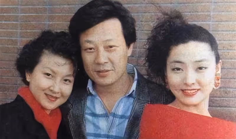 67歲寇世勛,坐擁「雙妻」享齊人之福,他人艷羨不已,花甲年卻吐心聲:來世絕不會再娶2個老婆