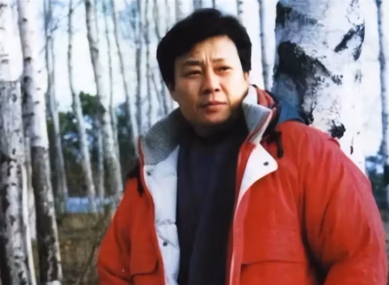 67歲寇世勛,坐擁「雙妻」享齊人之福,他人艷羨不已,花甲年卻吐心聲:來世絕不會再娶2個老婆