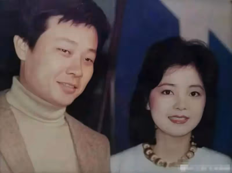 67歲寇世勛,坐擁「雙妻」享齊人之福,他人艷羨不已,花甲年卻吐心聲:來世絕不會再娶2個老婆