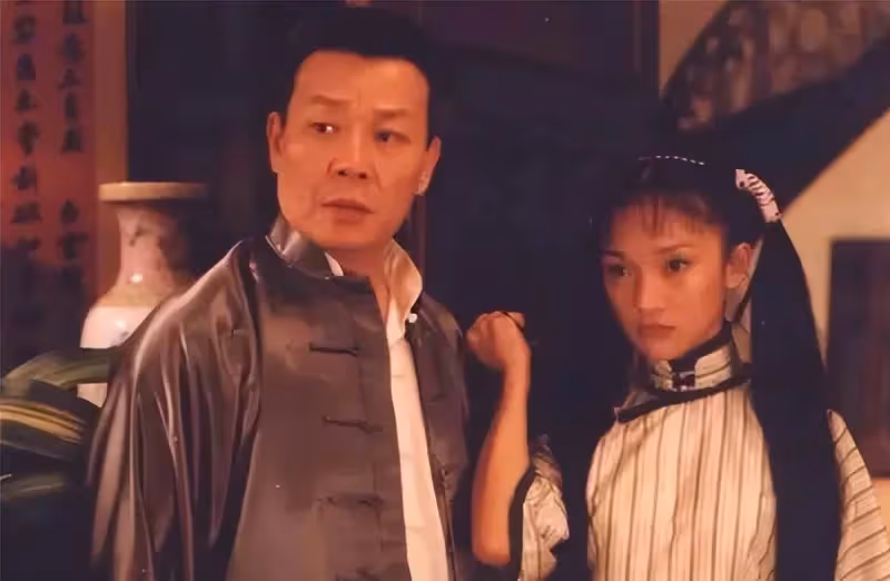 67歲寇世勛,坐擁「雙妻」享齊人之福,他人艷羨不已,花甲年卻吐心聲:來世絕不會再娶2個老婆
