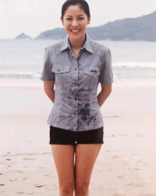 向華強原配丁佩,面對「插足」的陳蘭,不哭不鬧笑著「讓位」成全最體面的「婚外情」42多年後才知:她是真的明智