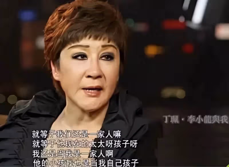 向華強原配丁佩,面對「插足」的陳蘭,不哭不鬧笑著「讓位」成全最體面的「婚外情」42多年後才知:她是真的明智