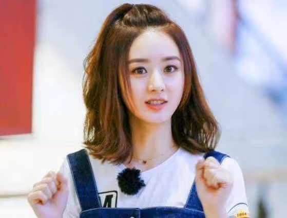 曾是趙麗穎的替身,逆襲之後部部演女主,結果就是捧不火