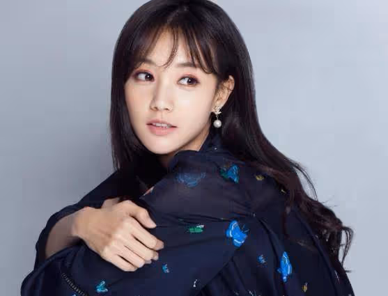 曾是趙麗穎的替身,逆襲之後部部演女主,結果就是捧不火