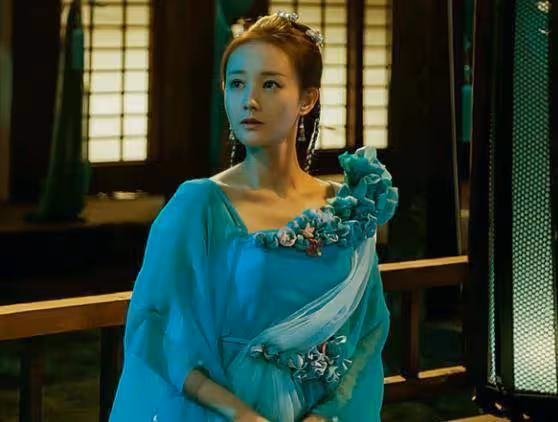 曾是趙麗穎的替身,逆襲之後部部演女主,結果就是捧不火