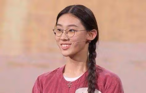 還記得才女武亦姝嗎?當年被嫌棄丑,如今卻美到不敢認