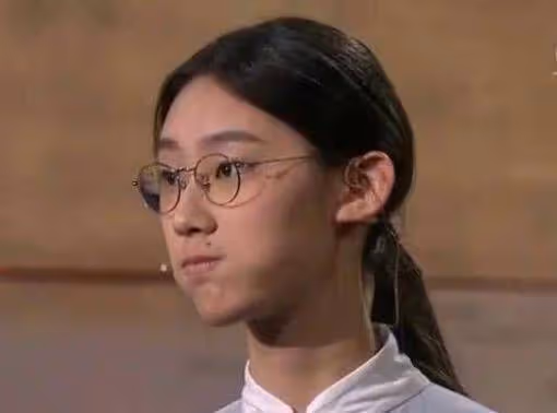 還記得才女武亦姝嗎?當年被嫌棄丑,如今卻美到不敢認
