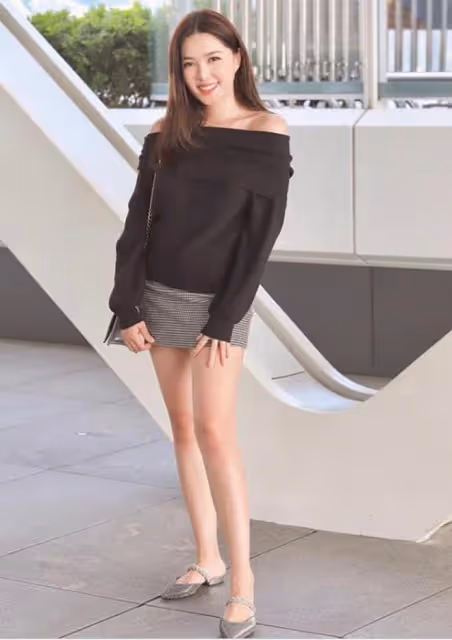 湯鎮宗25歲小女兒近照,穿弔帶裙大秀身材,法律系畢業拒進娛樂圈
