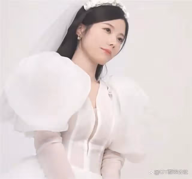 RNG嚴君澤曬婚紗拍攝視頻,一個舉動閃到粉絲:太喜歡「盯妻」了