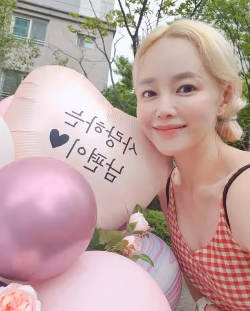 過得很好!婚後中斷活動的實力派女星,久違地更新近況