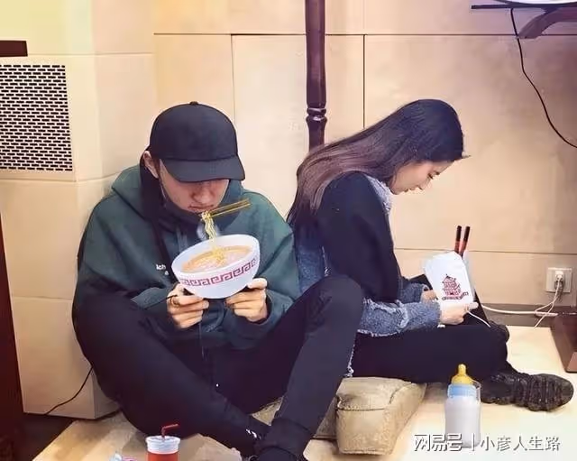 曝劉亦菲與攝影師同框照和合照，疑似新戀情，男子身份被扒