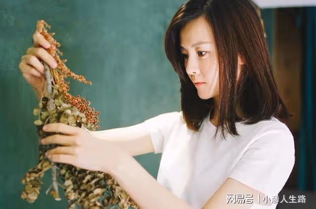 馬伊琍同學,合作董潔小有名氣,離開滕華濤的劉孜越來越幸福