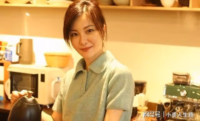 馬伊琍同學,合作董潔小有名氣,離開滕華濤的劉孜越來越幸福