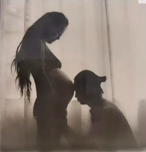 恭喜!好聲音30歲歌手官宣產子,嫁師兄剛5個月,產前曬性感孕照