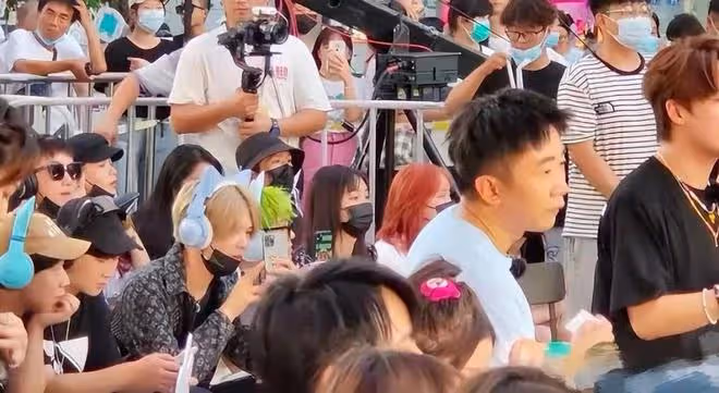 山寨男團eso綜藝首秀引爭議!楊迪發文致歉,要求剪掉eso全部鏡頭