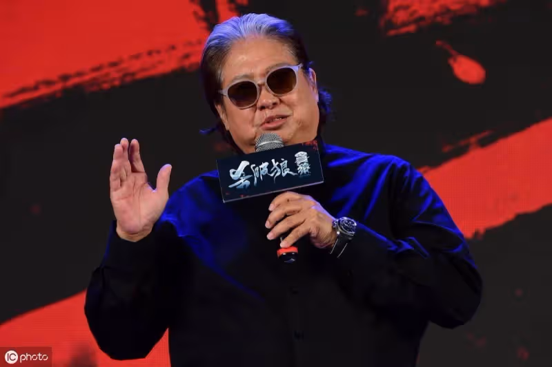 拉攏麥嘉,挖走曾志偉,洪金寶是如何攪動香港電影「江湖」的?