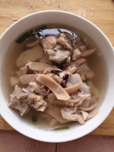 好喝的😀墨魚排骨湯