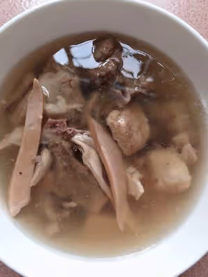 好喝的😀墨魚排骨湯
