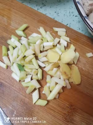 不用放油，簡單下飯的：紅燒土豆塊五花肉