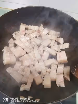 不用放油，簡單下飯的：紅燒土豆塊五花肉