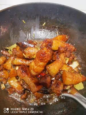 不用放油，簡單下飯的：紅燒土豆塊五花肉