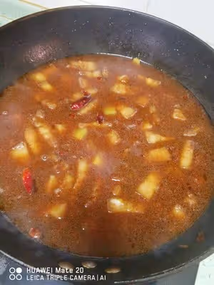 不用放油，簡單下飯的：紅燒土豆塊五花肉