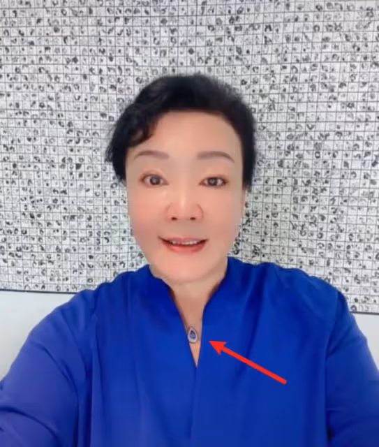 汪小菲直播間情緒不穩定 不斷謾罵捶桌子