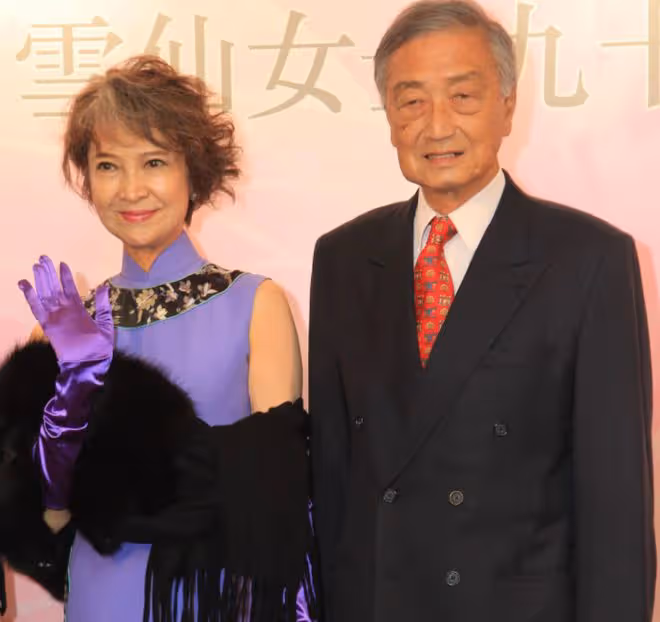 蕭芳芳丈夫癌症去世！曾任TVB亞視高層，結婚42年育2女恩愛有加
